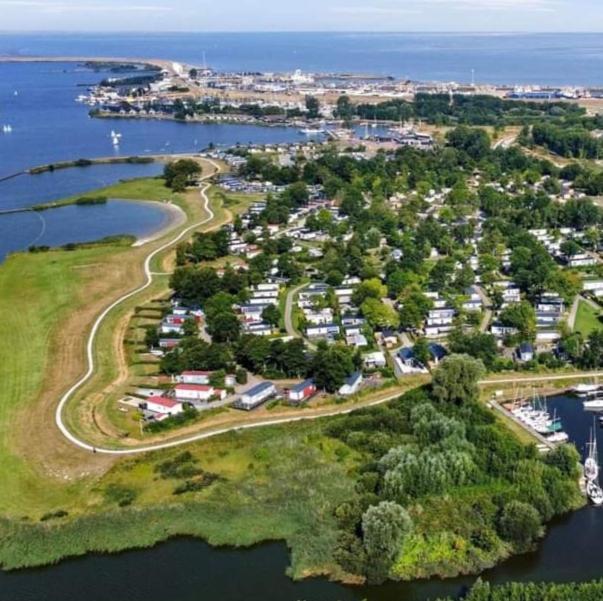 Bj Chalets - Robbengat 85 - Gezellige Chalet Op Vakantiepark Lauwersoog! Vroege Incheck! Met Airco! Exteriér fotografie